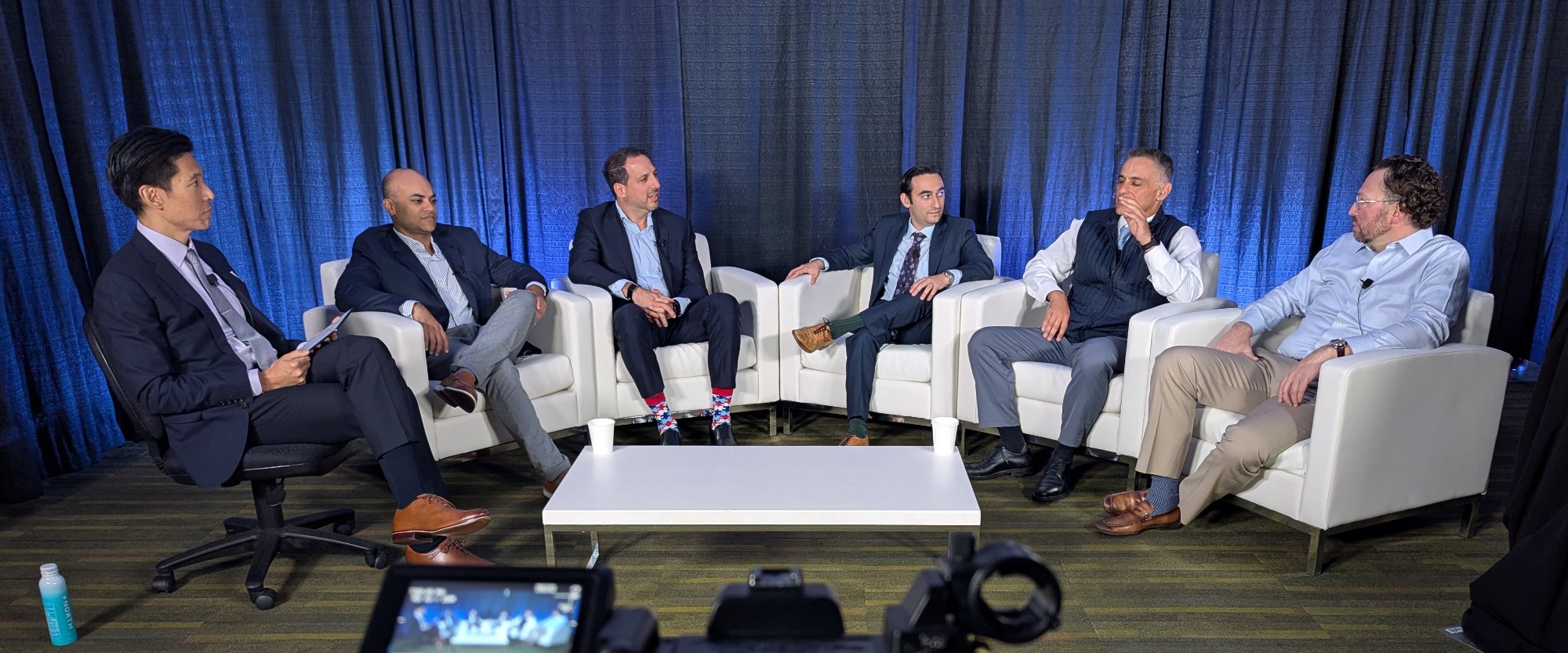 Dr. David H. Wei moderating a panel at the ASSH Annual Meeting